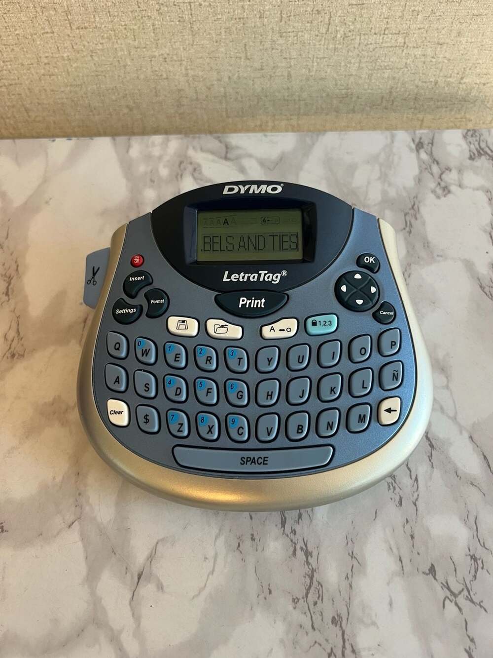 DYMO LetraTag LT-100T Portable Personal Label Maker with QWERTY Keyboard